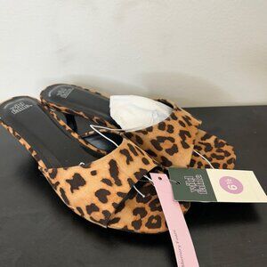 K-6 Wild Fable Size 6.5 Hayley Sandals in a Leopard Print Memory Foam Insoles.